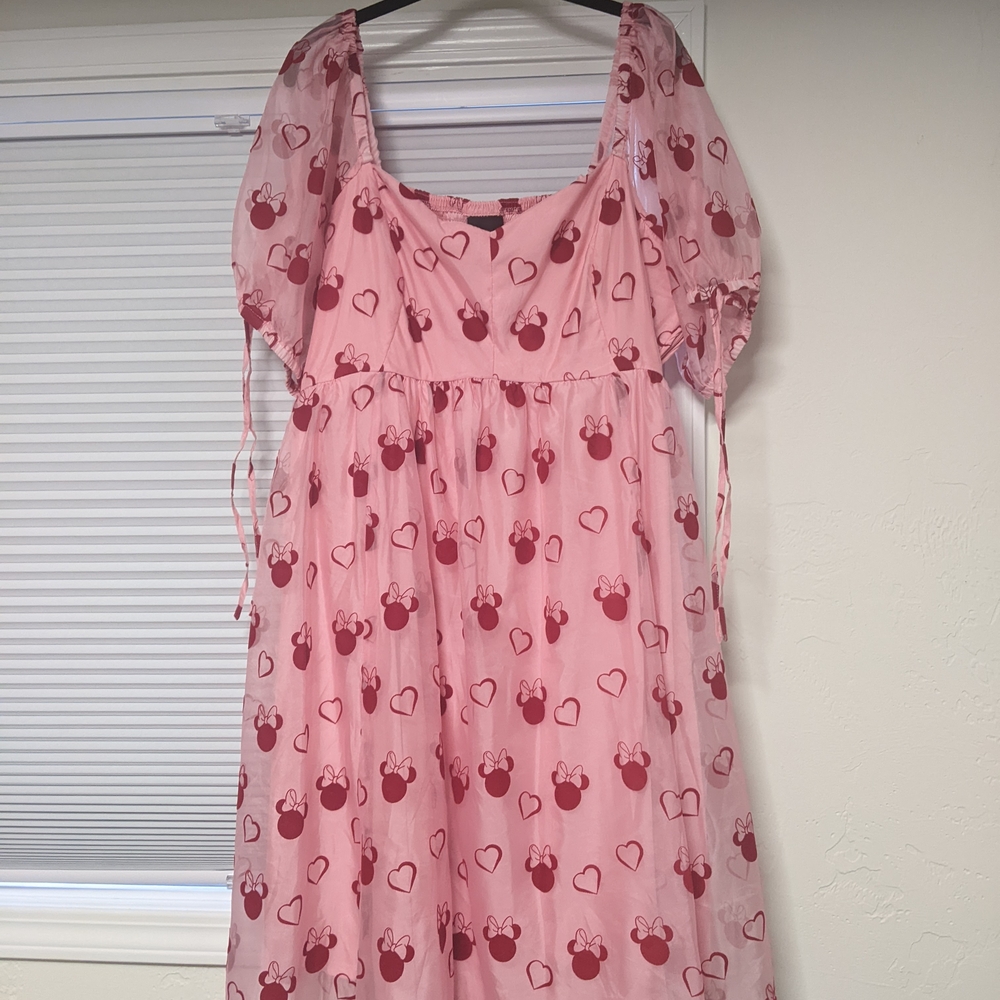 NWOT Disney Minnie Mouse Sweetheart Pink Puff-Sleeved Dress